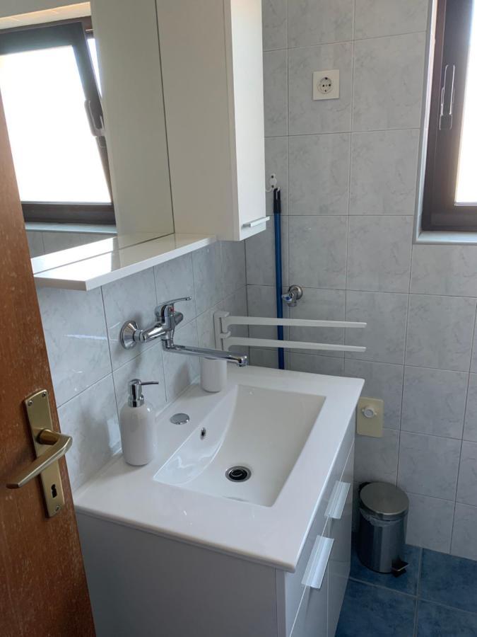 Apartments Ema Sali Luaran gambar