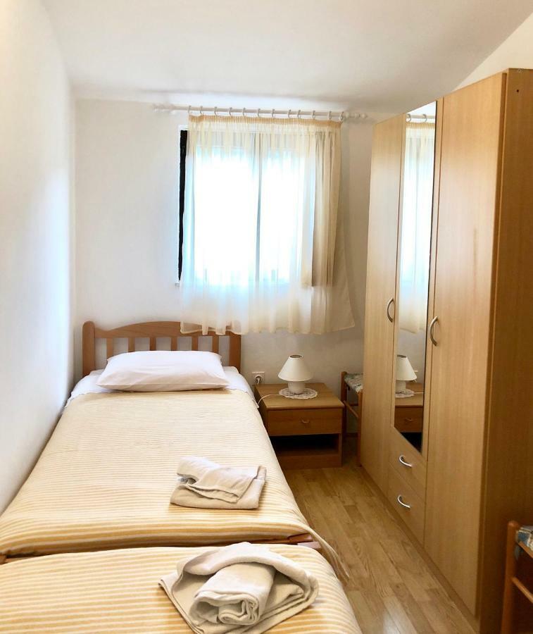Apartments Ema Sali Luaran gambar