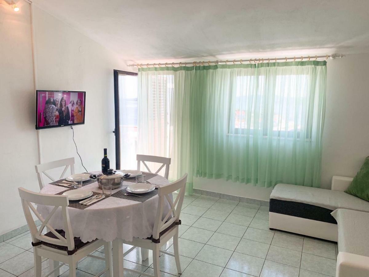 Apartments Ema Sali Luaran gambar