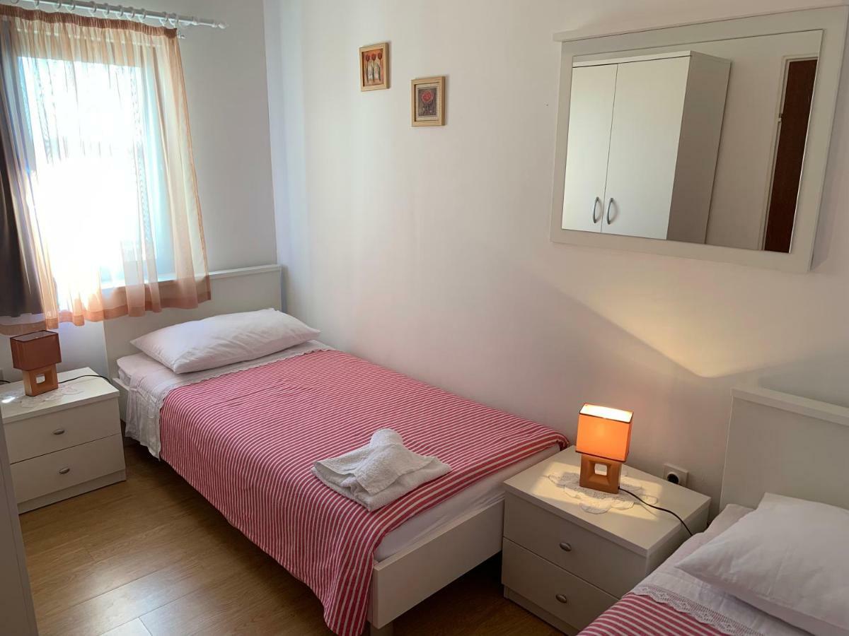 Apartments Ema Sali Luaran gambar