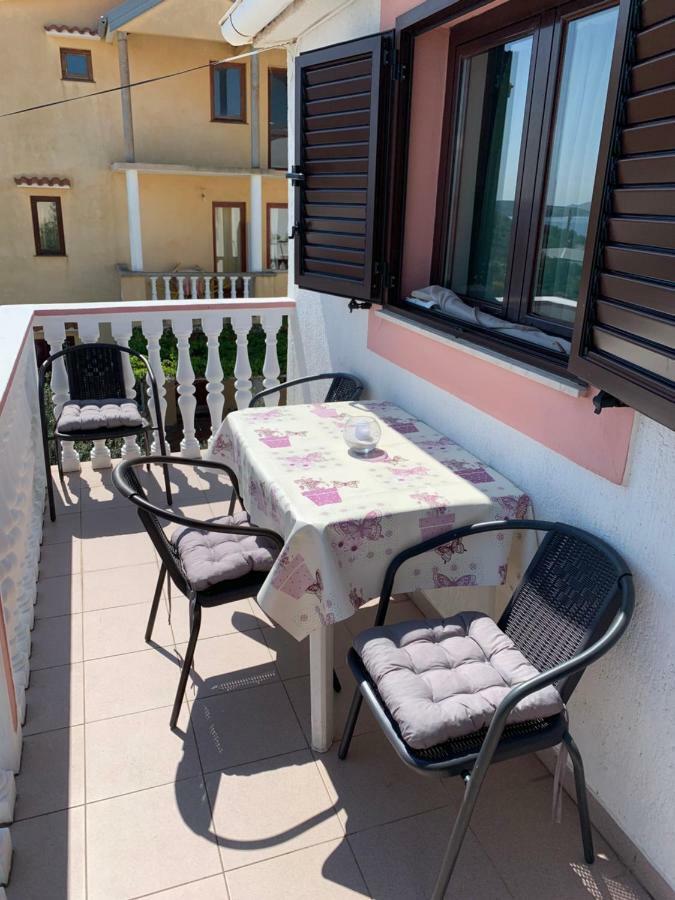 Apartments Ema Sali Luaran gambar